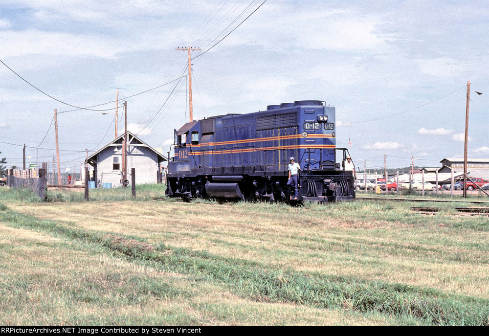 Texas Oklahoma & Eastern GP40 D12 after spotting a car.